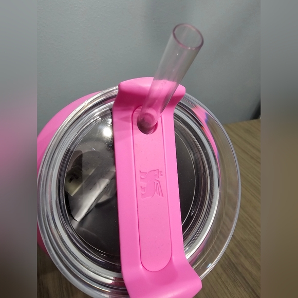 Stanley 64 oz Stainless Steel H2.0 FlowState Quencher Tumbler - Picture 4 of 6